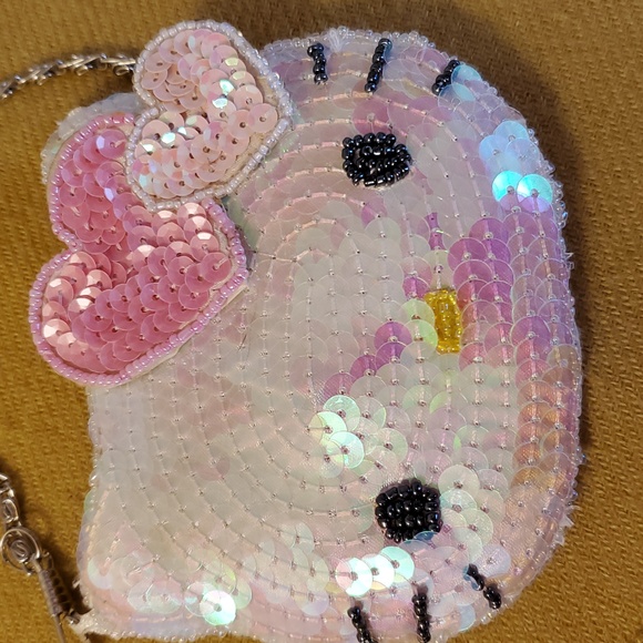 Hello Kitty Robe, Sm Purse & Key Chain - Picture 7 of 10